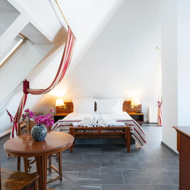 جناح، Hotel Astoria Am Urachplatz 7/10