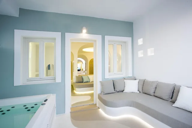 suite, jetted tub, ground floor, Andronikos Santorini 9/9