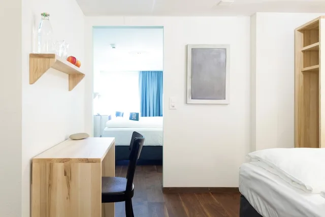Family, 2 Queen Beds, Private Bathroom, Hotel Schlussel seit 1545 3/8