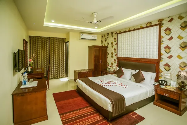 غرفة تنفيذية بسرير كينج، Sathyam Grand Resort Sriperumbudur 1/8