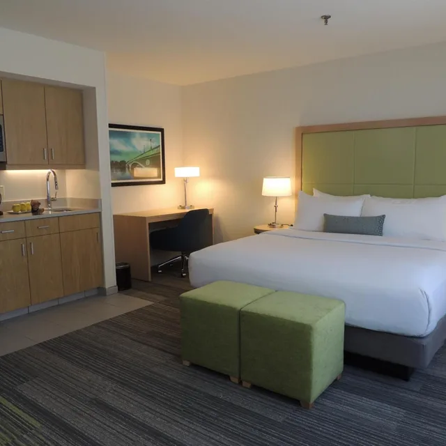 Junior Suite, King Bed, The Inn at Longwood Medical 4/10