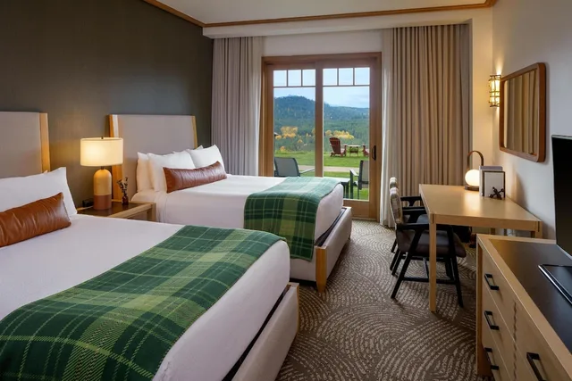 Lodge, 2 Queen Beds, River View، Suncadia Resort 1/4