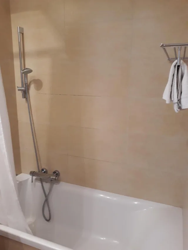 غرفة بسريرين منفصلين بإطلالة على البحر، El Greco Hotel 5/5