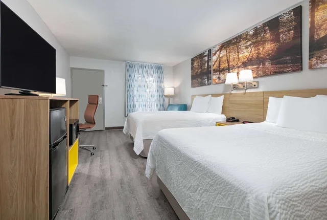 غرفة بسرير مزدوج للمدخنين، Days Inn by Wyndham Greenville MS 3/8