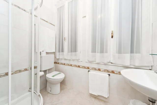 غرفة رباعية، Hotel Alla Fava 3/3