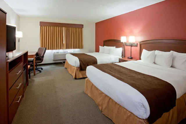 جناح بسريرين كوين، Americinn By Wyndham Sauk Centre 1/2