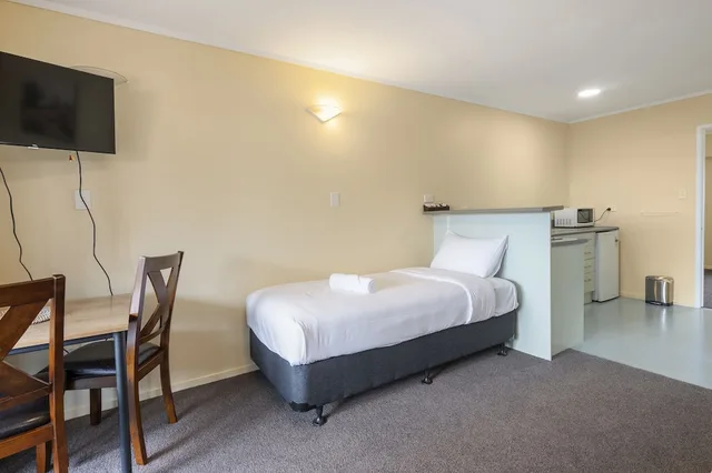 1 Bedroom, Upstairs, 1 Double and 1 Single Bed, Fenton Court Motel 4/6