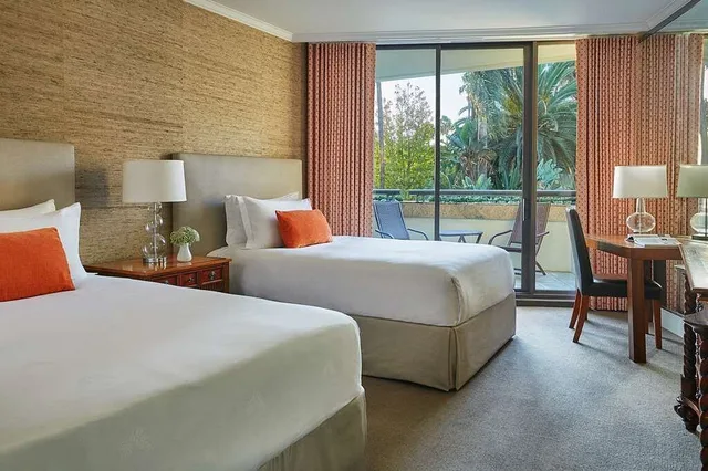 غرفة ديلوكس بسرير مزدوج بإطلالة على المدينة، Fairmont Miramar Hotel and Bungalows 1/2