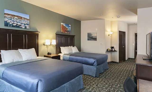 غرفة بسريرين كوين بإطلالة على المرفأ، Park Point Marina Inn 1/5