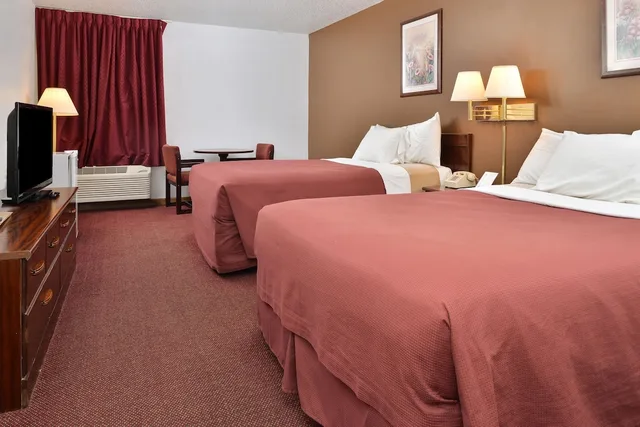 غرفة بسريرين مزدوجين، Americas Best Value Inn Beardstown 2/2