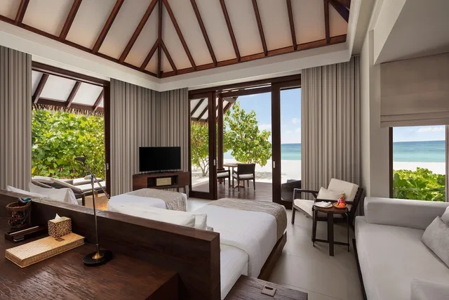 Beach, Villa, King Bed، Heritance Aarah Maldives 2/4