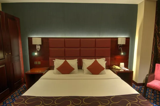 Jr.Suite, Ramee Guestline Hotel 2/3