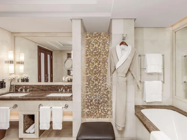 2 Bedrooms, Royal, Suite, Partial Kaaba View، فندق قصر مكة رافلز(Raffles Makkah Palace) 8/8