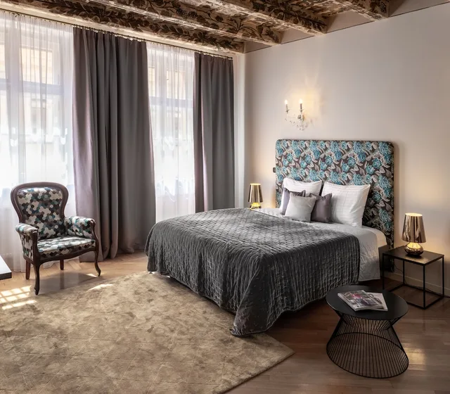 استوديو سوبيريور بسرير كينج مع أريكة، Chateau 9 Apartments by Adrez Living 1/2