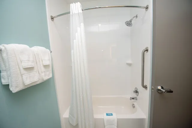 غرفة قياسية بسرير فردي، Holiday Inn Express & Suites Lake Charles South Casino Area 8/8