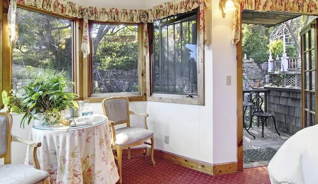 غرفة قياسية بسرير كوين لذوي الإعاقة، Babbling Brook Inn 2/2
