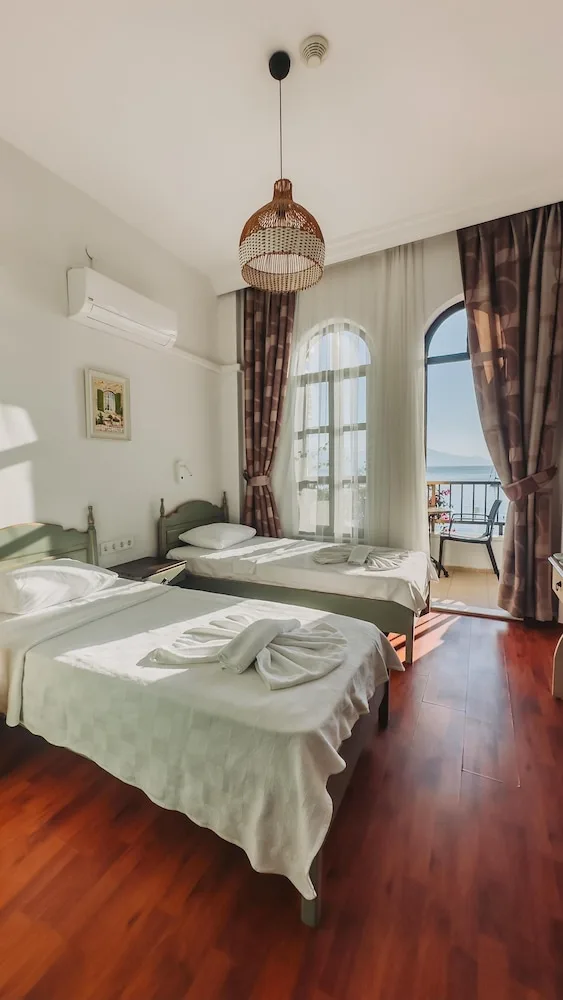 Family Suite, Queen Bed, Beach Front, Sea View, Sofa، Diplomat Hotel 5/8
