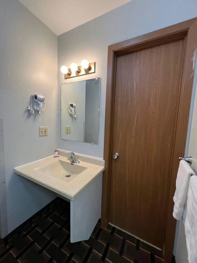 غرفة بسرير كينج، Deluxe Inn Capital O Nebraska City I 29 2/3