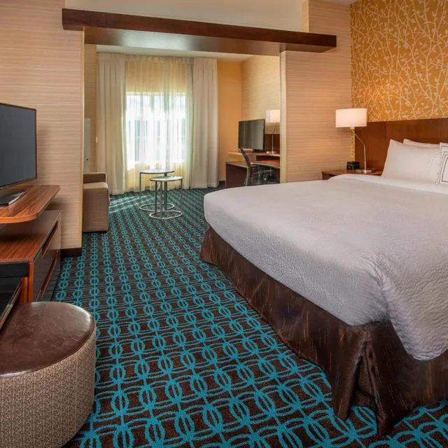 جناح تنفيذي بسرير كينج مع أريكة، Fairfield Inn & Suites By Marriott Harrisburg International Airport 3/6