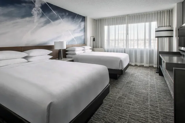 غرفة بسريرين مزدوجين بإطلالة، Newark Liberty International Airport Marriott 1/1