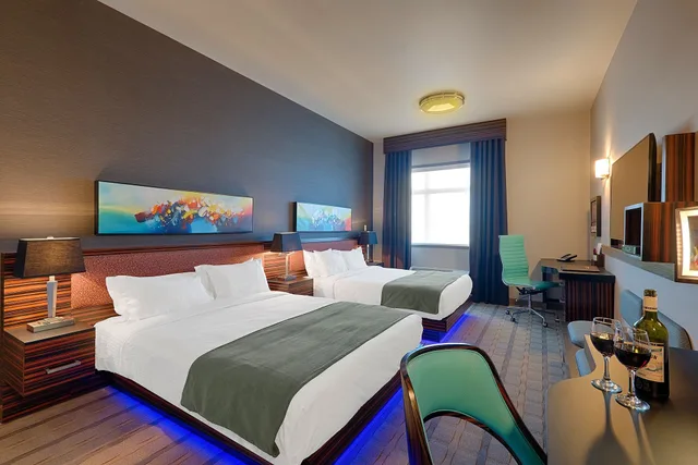 Room, Single, 2 Queen Beds، Hotel Clique Calgary Airport 2/7