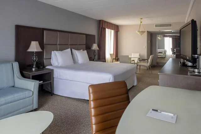 جناح بسرير كينج لذوي الإعاقة، Radisson Hotel Hauppauge-Long Island 1/5