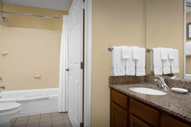 جناح بسرير كوين بغرفة نوم واحدة مع أريكة لذوي الإعاقة، Residence Inn Spokane E Valley 5/8