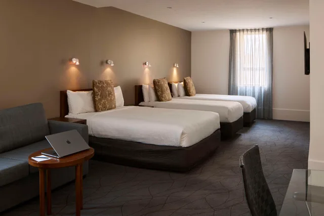 غرفة عائلية، The Victoria Hotel Melbourne 1/3