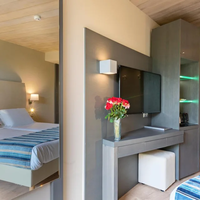 غرفة مزدوجة بإطلالة على البحر، Kyma Suites Beach Hotel 7/10
