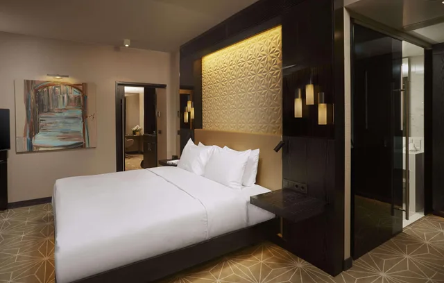 جناح بسرير مزدوج بغرفة نوم واحدة، Hilton Tallinn Park 1/2