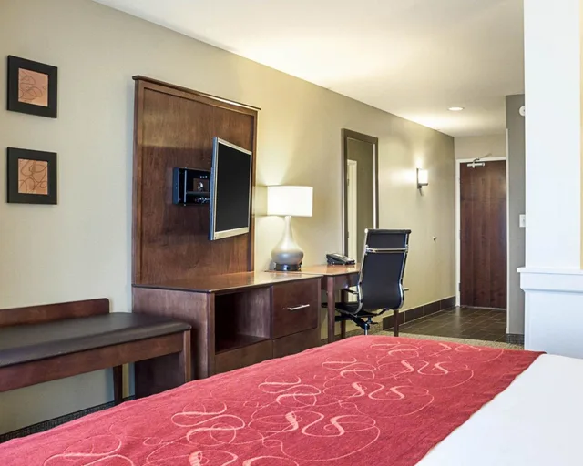 جناح بسرير كينج مع أريكة لذوي الإعاقة، Comfort Suites Fargo Medical Center 2/2