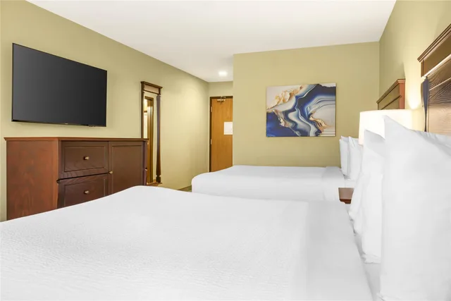 Room, 2 Queen Beds, Best Western Plus Grand-Sault Hotel & Suites 4/7