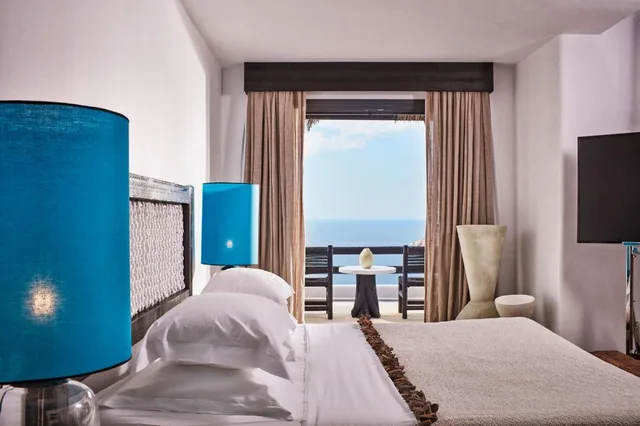 Majestic, Retreat, King Bed, Outdoor Jetted Tub، Myconian Utopia Relais & Chateaux 1/2