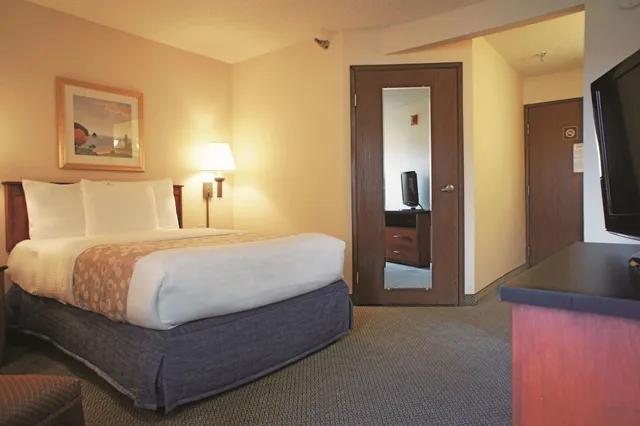 غرفة ديلوكس بسرير كينج للمدخنين، La Quinta Inn & Suites by Wyndham El Paso West Bartlett 1/3