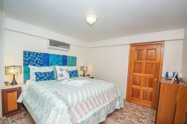 1 Bedroom, Sea Turtle, King Bed, Pool Side, Sea View, Sofa، Bella Vista Guesthouse Cabins 1/7