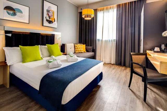 غرفة قياسية بسرير مزدوج مع أريكة، Holiday Inn Bologna - Fiera 3/8