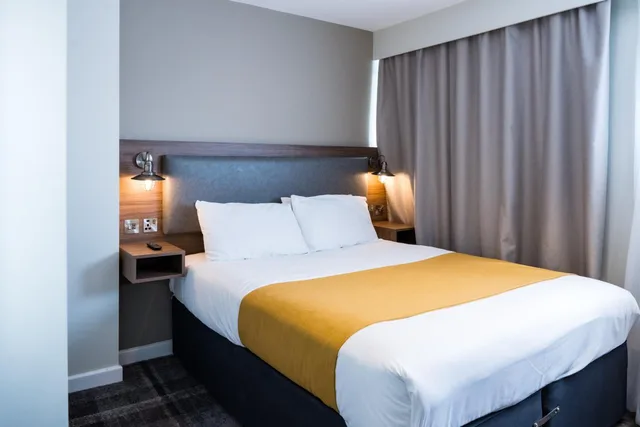 غرفة قياسية بسرير مزدوج، Almondsbury Interchange Hotel 2/8