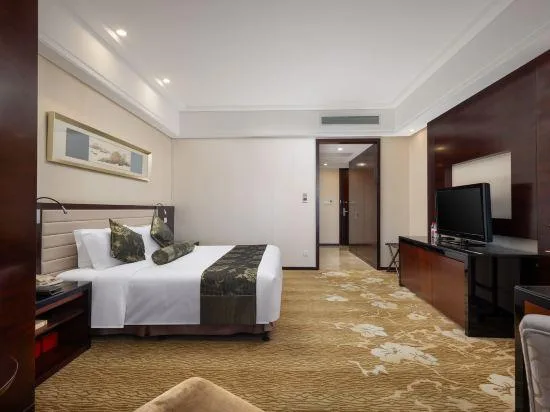 غرفة تنفيذية بسرير كوين بإطلالة على المدينة، New Century Hotel Qingdao 1/2