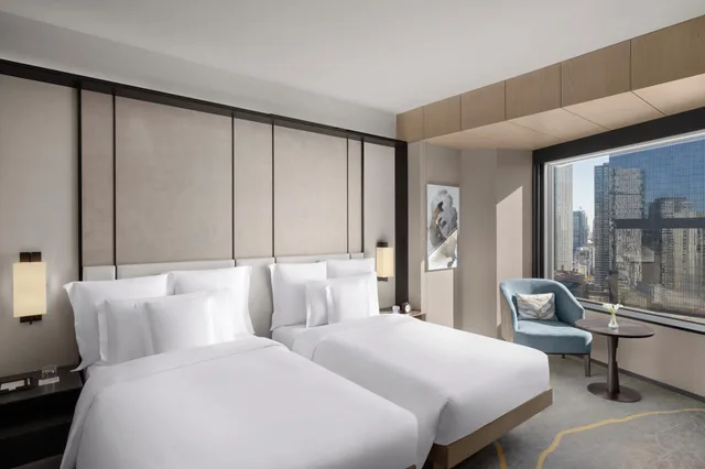 جناح بسريرين منفصلين وسرير كينج مع دخول صالة النادي، Ana Intercontinental Tokyo 1/7