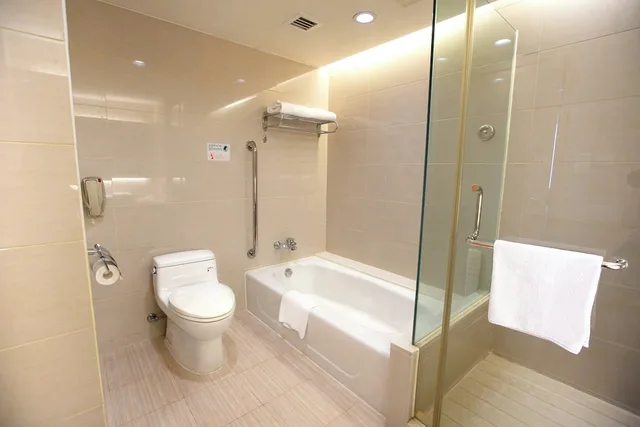 جناح بغرفة نوم واحدة مع دخول صالة النادي، HOLIDAY INN MACAU 5/6