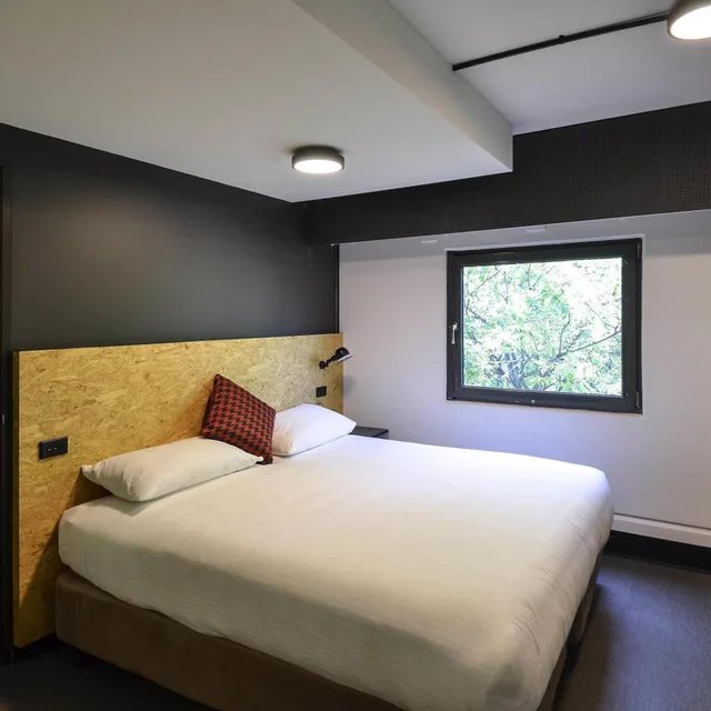 غرفة قياسية بسرير كينج وسرير كوين، Ibis Budget Sydney East 1/2