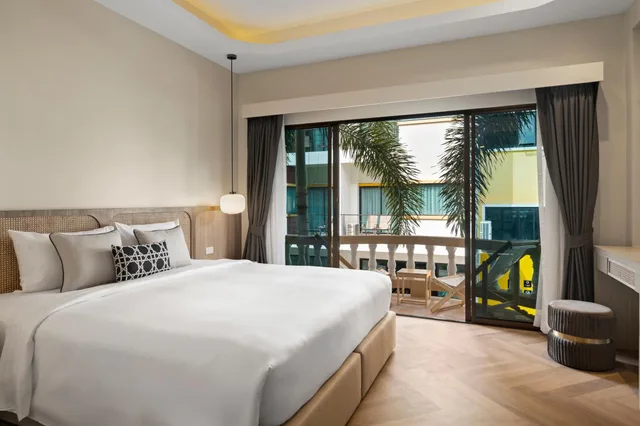 Deluxe, King Bed, Pool View, No Elevator، Buasri Boutique Patong 5/10