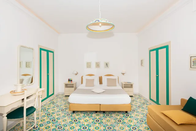 غرفة ديلوكس بسرير مزدوج بإطلالة على البحر بشرفة، Grand Hotel Tritone 9/10