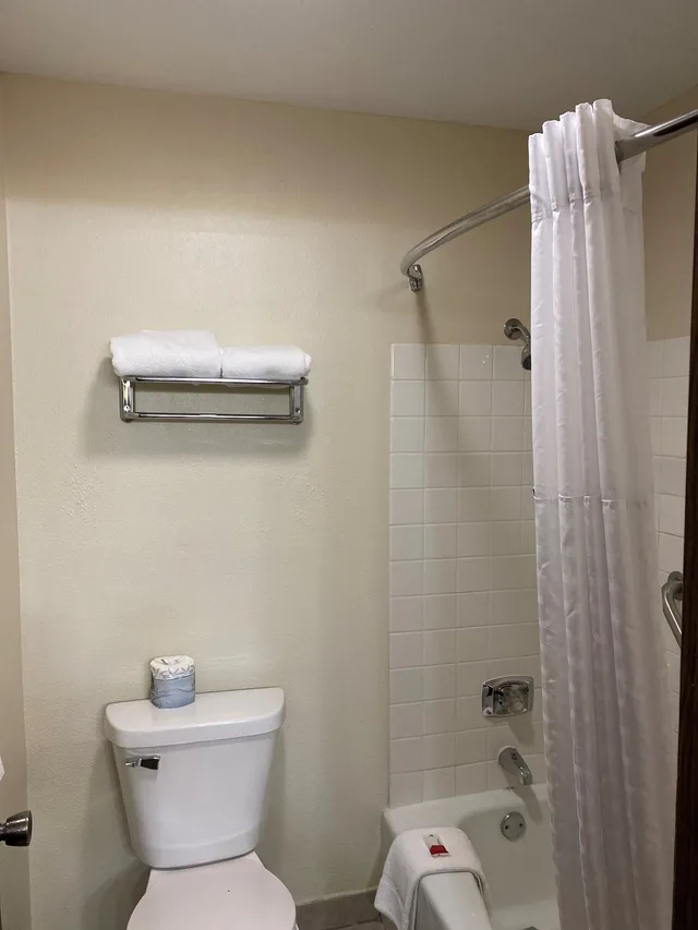 غرفة بسرير كينج، Super 8 By Wyndham Rochester Mayo Clinic Area 4/4