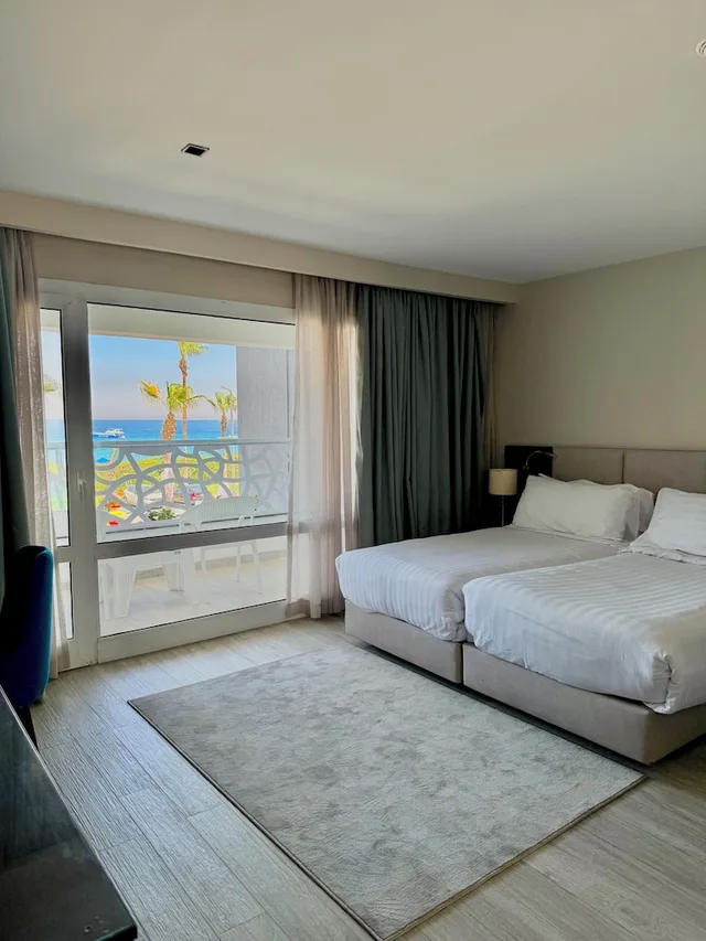 غرفة قياسية بسرير مزدوج أو سريرين منفصلين بإطلالة على البحر، M Hotels at Porto Sokhna 1/4