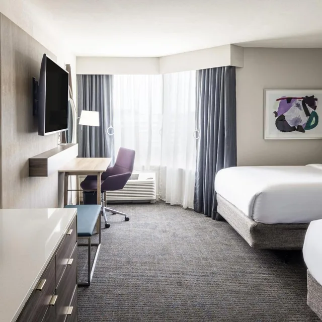 غرفة بسرير مزدوج بحوض استحمام لذوي الإعاقة، Crowne Plaza Atlanta NE - Norcross 2/6
