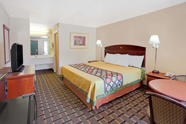 غرفة قياسية بسرير كينج، Super 8 by Wyndham Acworth/Atlanta Area GA 1/10