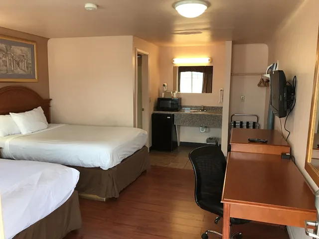 Room, 2 Double Beds, Americas Best Value Inn Eugene 2/6