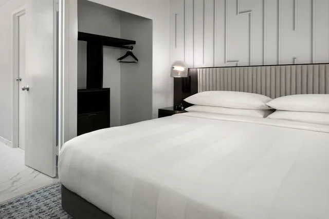 جناح تنفيذي بسرير كينج مع أريكة، MARRIOTT COPLEY PLACE 1/5