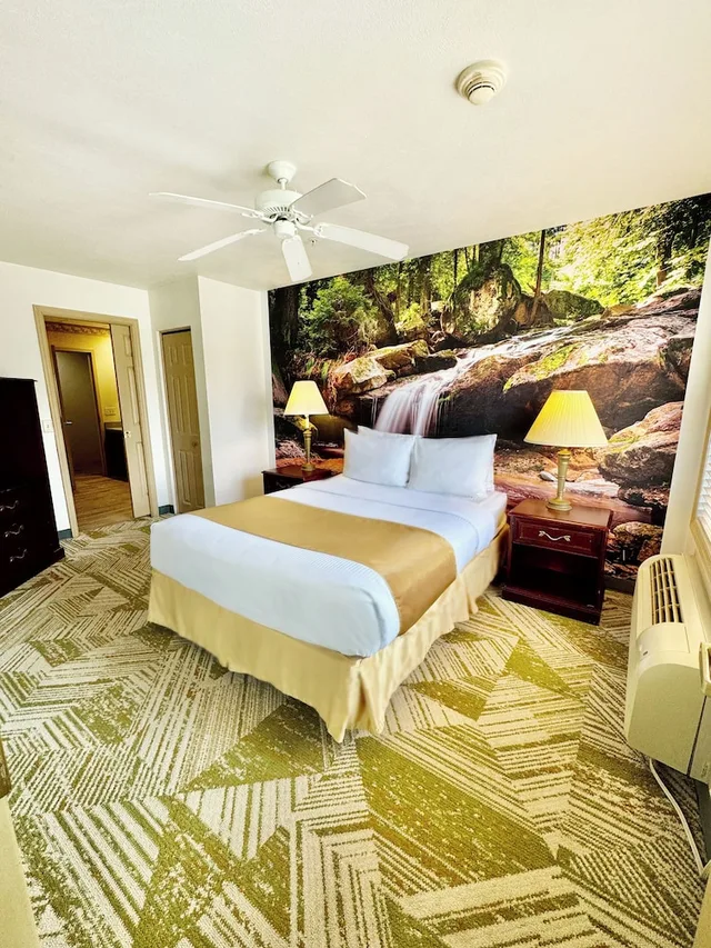 جناح ديلوكس بسرير كينج وسرير كوين بغرفة نوم واحدة مع أريكة، Split Rock Resort 4/9